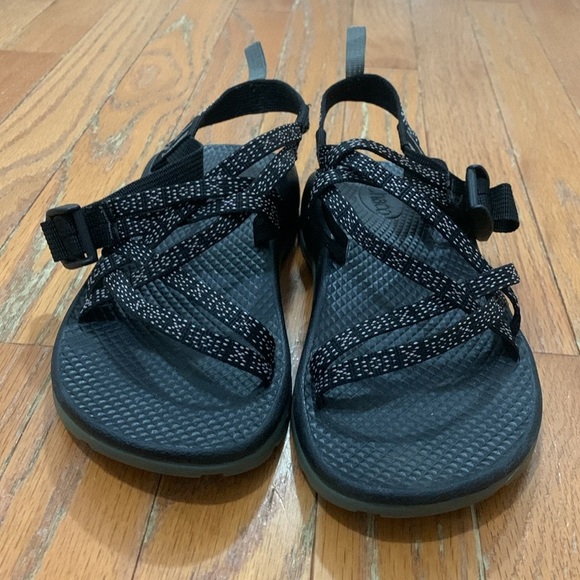 Kids Chaco Black Strappy Sandals Size 4 EUC - Picture 5 of 7